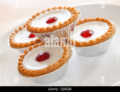 Cherry tartelettes bakewell Banque D'Images