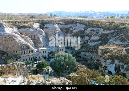 Cliff dwellings Cavusin Turquie Banque D'Images