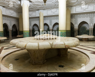 Intérieur de la Mosquée Hassan II ou Grande Mosquée Hassan II à Casablanca, la plus grande mosquée au Maroc Banque D'Images