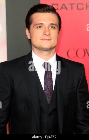 Josh Hutcherson bei der Filmpremiere von 'The Hunger Games : Catching Fire / Die Hommage von Panem - prendre feu' im Nokia Theater. Los Angeles, 18.11.2013 Banque D'Images