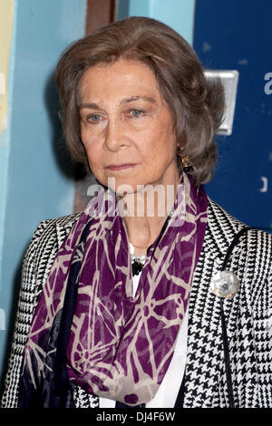 South Bronx, NY, USA . 20 nov., 2013. Sa Majesté la Reine Sofia d'Espagne visites Middle School South Bronx (MS-223) Le 20 novembre 2013 à New York. Dpa : Crédit photo alliance/Alamy Live News Banque D'Images