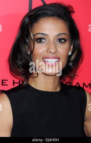 Meta Golding assiste à la "faim jeux : prendre feu' New York Premiere à AMC Lincoln Square Theatre le 20 novembre 2013 à New York City Banque D'Images