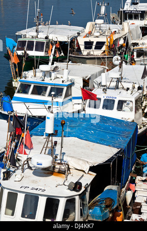 Bateaux de pêche dans le port de Boulogne-sur-Mer Banque D'Images