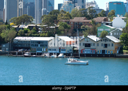 Vue de la ville et les bâtiments de Balmain wharf converti le Ballast Point Park, Sydney, Australie Banque D'Images