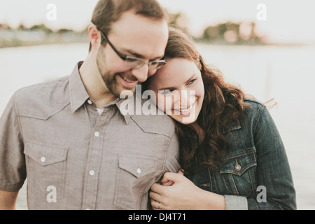 Portrait d'un couple ; plage Crescent, British Columbia, Canada Banque D'Images