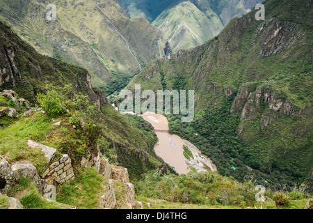 Vue sur rivière Urubamba de Machu Picchu, Pérou, Amérique du Sud Banque D'Images