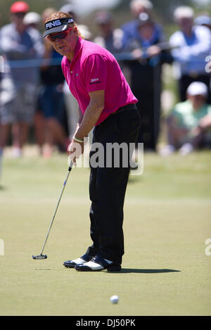 Melbourne, Australie. 22 nov., 2013. Miguel Angel Jiménez, de l'Espagne fait concurrence au cours du deuxième tour de la Coupe du monde de tournoi de golf au Royal Melbourne Golf Club à Melbourne, Australie, 22 novembre 2013. Credit : Bai Xue/Xinhua/Alamy Live News Banque D'Images