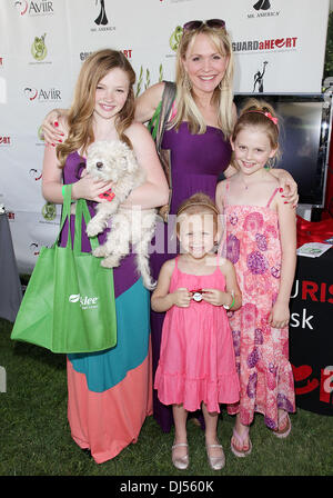 Natalie Alyn Lind, Barbara Alyn Woods, Alyvia Alyn Lind, et Emily Alyn Lind Debbie Durkin's Celebrity Music Restauration Salon présenté par guitare Gibson à bénéficier de la musique sauve des vies Los Angeles, Californie - 01.06.12 Banque D'Images