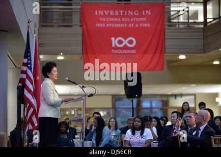 Washington DC, USA. 21 nov., 2013. Le vice-Premier ministre chinois Liu Yandong prend la parole à la 100 000 Fondation solide conférence inaugurale à Washington D.C., aux États-Unis, le 21 novembre, 2013. (Xinhua/Zhang Jun/Alamy Live News) Banque D'Images