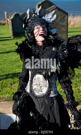 Vampiress au Whitby Goth Weekend festival North Yorkshire Angleterre Royaume-Uni GB Grande-Bretagne Banque D'Images