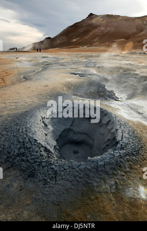 Gisements minéraux de Namaskard, zone volcanique, IcelandThe secteur est caractérisé par des tourbières de boue bouillante et solfataras. Banque D'Images