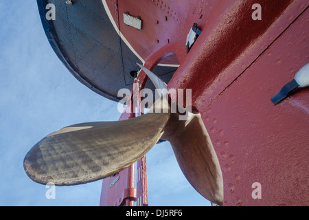 Hélice de bateau remorqueur à vapeur laiton coque a pris sa retraite d'ingénierie Banque D'Images