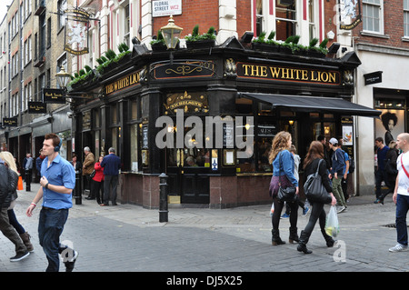 Le lion blanc PUB Covent Garden LONDON UK Banque D'Images