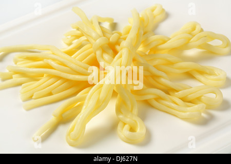 La cuisine slovaque - Fromage de chaîne en forme de petites tresses (Korbaciky) Banque D'Images