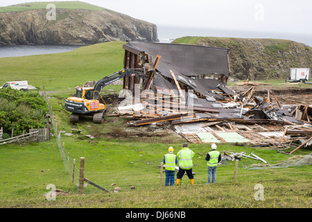 Démolition de l'ancien bâtiment de l'Observatoire d'oiseaux Fair Isle en 2009 Banque D'Images