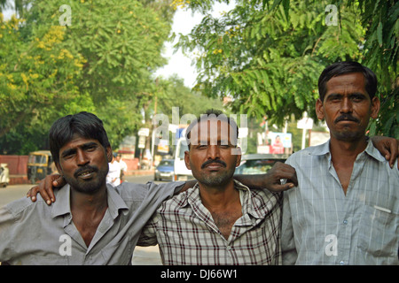 Trois hommes indiens hindous à New Delhi, Inde Banque D'Images