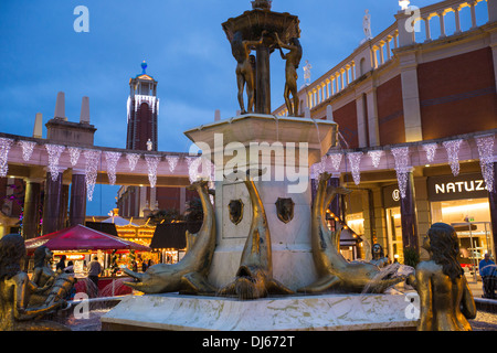 Décorations de Noël dans le centre Trafford, Manchester, Royaume-Uni. Banque D'Images