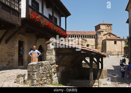 Calle Rio à la Collégiale, à Santillana del Mar, Cantabria, ESPAGNE Banque D'Images