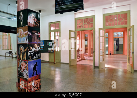 Brésil, Porto Alegre : vue de l'intérieur d'un hall d'exposition du Centre Culturel Mario Quintana Banque D'Images