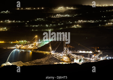 L'extraction du charbon dans une mine à ciel ouvert - soirée photo Banque D'Images