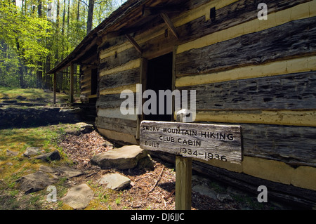 Club de randonnée des montagnes Smoky cabine sur le sentier du ruisseau de porter dans les Great Smoky Mountains National Park à New York Banque D'Images