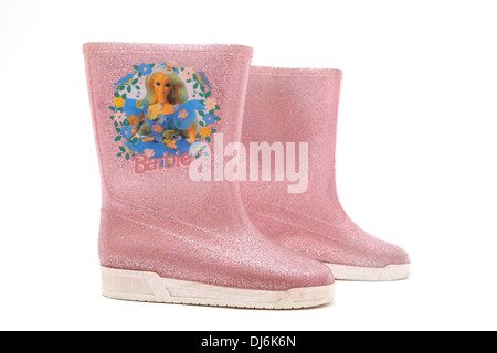 Une paire de bottes Wellington Barbie Rose pour enfants Banque D'Images