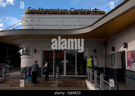 La gare centrale de Southampton SOUTHAMPTON hampshire angleterre Banque D'Images