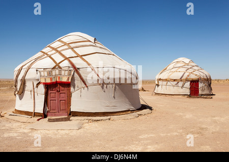 Yourtes, Ayaz Kala Camp de yourte, Ayaz Kala, Khorezm, Ouzbékistan Banque D'Images