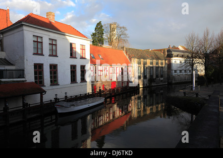 Bâtiments sur la rivière Dijver, Bruges Rozenhoedkaai domaine de la ville, Flandre occidentale dans la région flamande de Belgique.