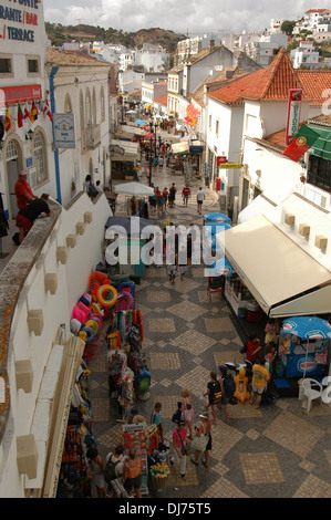 Dans le paysage de la vieille ville d'Albufeira en Algarve au sud du Portugal Banque D'Images