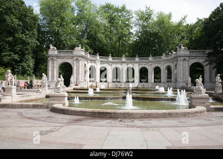 Marchenbrunnen Fontaine de conte de fées (1913) dans le parc Volkspark Friedrichshain, Berlin, Allemagne Banque D'Images