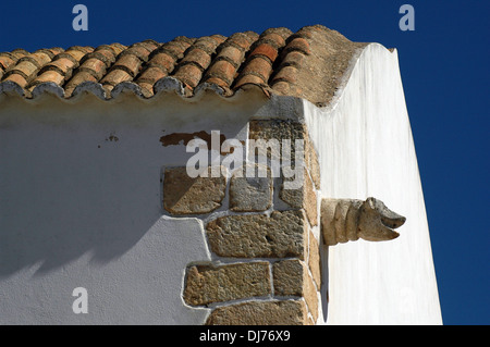 Une gargouille en forme de l'animal sur le côté de l'Igreja Matriz de Alvor église construite dans les années 1520 dans l'architecture de style manuélin à Alvor une station balnéaire et village de pêcheurs dans la région la plus méridionale du Algarve Portugal Banque D'Images