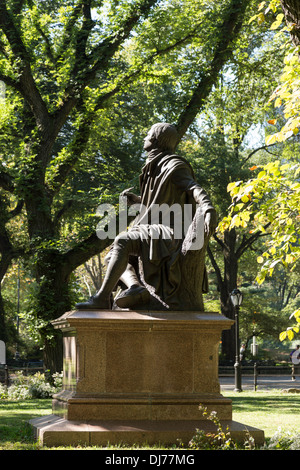 Robert Burns Sculpture est situé à l'extrémité sud de Literary Walk à Central Park, New York City, Etats-Unis Banque D'Images