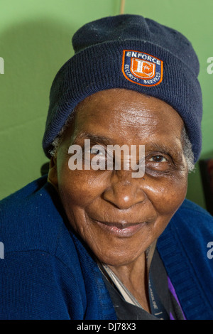 L'Afrique du Sud, Cape Town. Personnes âgées femme sud-africaine de l'Ethnie Xhosa. Banque D'Images