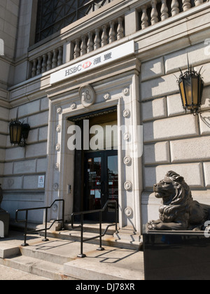 HSBC Bank Branch Front Door à Chinatown, New York Banque D'Images