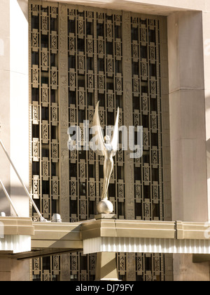 "L'esprit de réalisation", statue à l'hôtel Waldorf-Astoria, NYC Banque D'Images