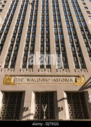 "L'esprit de réalisation", statue à l'hôtel Waldorf-Astoria, NYC 2013 Banque D'Images