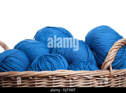 Panier de balles de laine bleu Banque D'Images