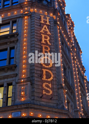 Harrods Knightsbridge Londres la nuit, England UK Banque D'Images