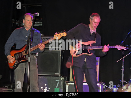 Fred Smith et Tom Verlaine, de la télévision basée à New York, en direct à la Manchester Academy le 17 novembre 2013 Banque D'Images