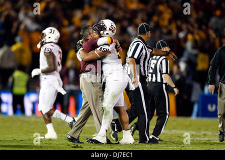 Pasadena, Californie, USA. 23 nov., 2013. Arizona State Sun Devils de secondeur Carl Bradford # 52 et Arizona State Sun Devils Head coach Todd Graham lors de la NCAA Football match entre les Bruins de UCLA et l'Arizona State Sun Devils au Rose Bowl de Pasadena, Californie.Charles Baus/CSM/Alamy Live News Banque D'Images