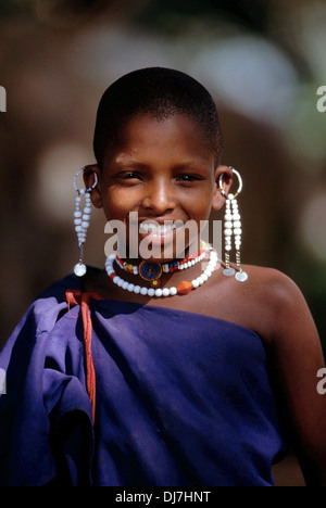 Jeune femme Massaï avec perlage traditionnel, Tanzanie Banque D'Images