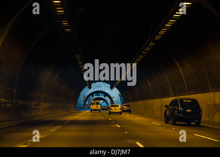 Tunnels sur l'autoroute 110 près de Dodger Stadium à Los Angeles en Californie Banque D'Images