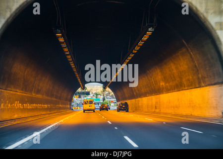 Tunnels sur l'autoroute 110 près de Dodger Stadium à Los Angeles en Californie Banque D'Images