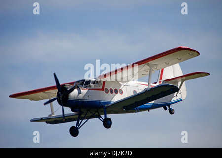 Antonov An2 Russion biplan transport Avions à un air de Shuttleworth Collection affichage à l'ancien aérodrome de gardes de Bedfordshire Banque D'Images