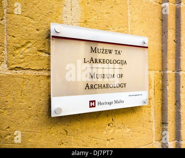 Les sites touristiques de, donnant sur, autour et sur l'île de Gozo Île de Calypso Cittadela Musée de l'Archéologie Archéologie Sign Banque D'Images