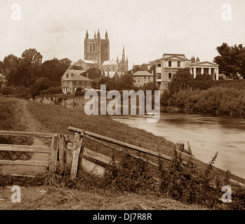 La Cathédrale de Hereford de la rivière Wye période victorienne Banque D'Images