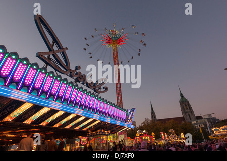 Star Flyer dans l'Oktoberfest, le plus grand festival de la bière Munich , Allemagne. Banque D'Images