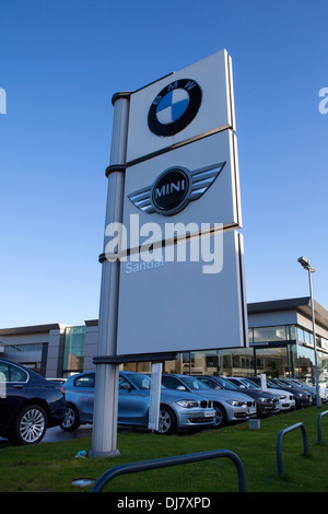 BMW MINI Sandal car showroom à Wakefield Banque D'Images