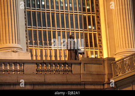 Statue de Commodore Cornelius Vanderbilt sur la façade sud du Grand Central Terminal de Manhattan Banque D'Images